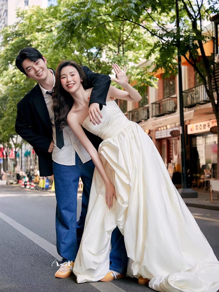 Photography Young - ファッショナブルな韓国スタイルのデニムストリートスナップウェディングドレスカップル写真撮影服若いクリエイティブ人気スタジオ衣装