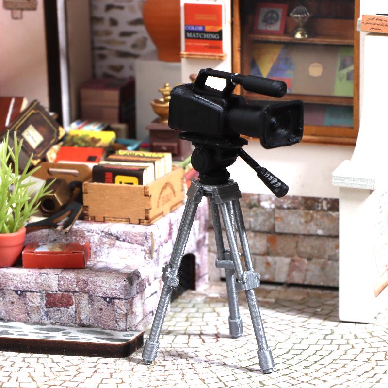 Photography Camera - ミニビデオカメラ三脚モデル 1:12 スケールドールハウス写真撮影シーンレイアウト小道具ドールハウス装飾飾りごっこ遊びおもちゃ