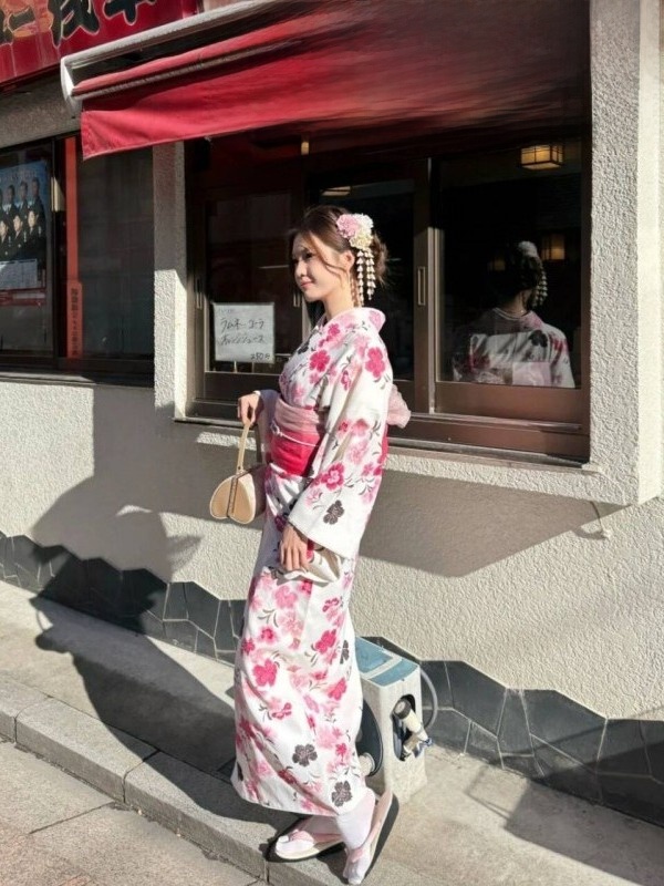 伝統的な日本の着物スタイルの写真撮影用ドレスリバーシブルバス - Photography Young のレビューと価格