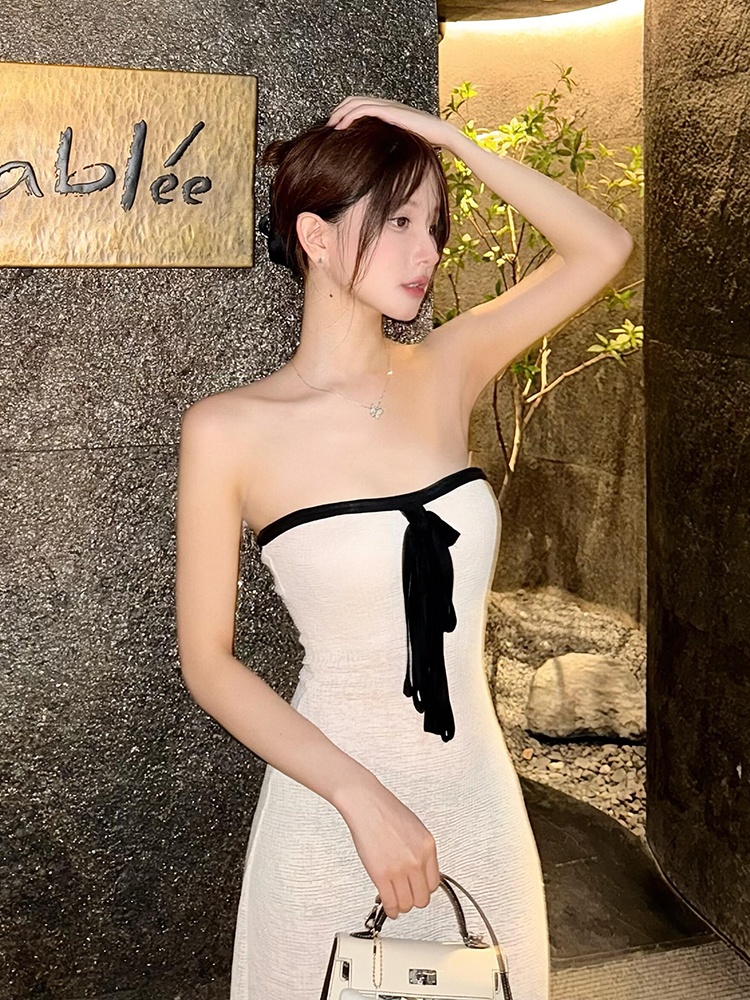 セクシーなネックラインのロングドレス ストラップレス ワンシ - Photography Young のレビューと価格